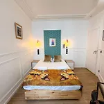 Urban Flat 107 - Sublime 4 Bedroom Opera * Parijs