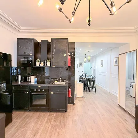 Urban Flat 107 - Sublime 4 Bedroom Opera