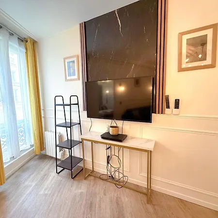 Urban Flat 107 - Sublime 4 Bedroom Opera