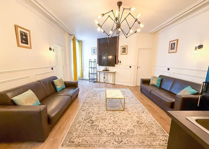 Urban Flat 107 - Sublime 4 Bedroom Opera