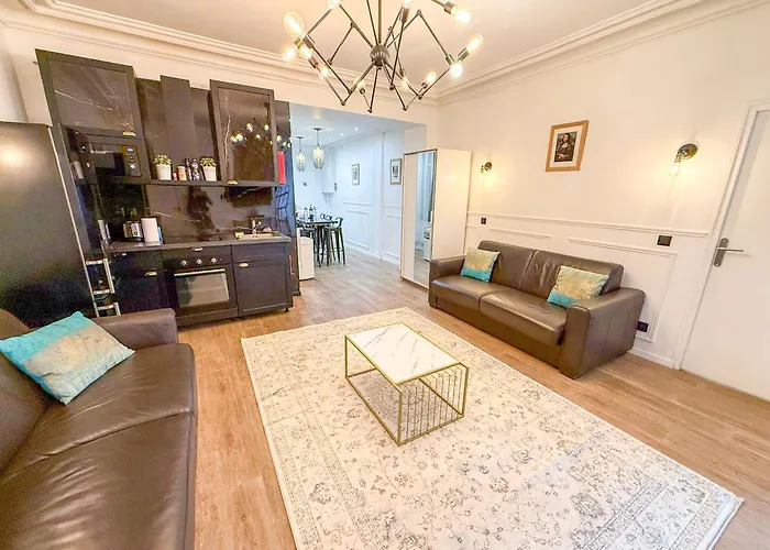 Urban Flat 107 - Sublime 4 Bedroom Opera