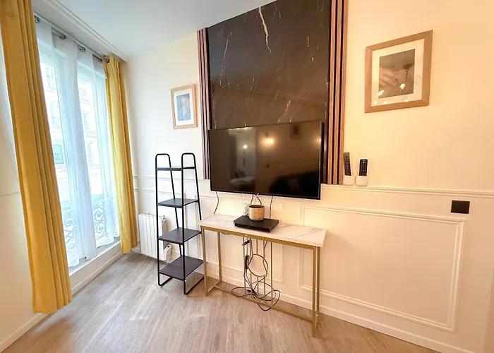 Urban Flat 107 - Sublime 4 Bedroom Opera