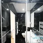 Urban Flat 107 - Sublime 4 Bedroom Opera *